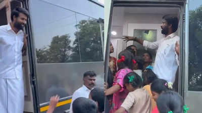 சின்னஞ்சிறுசுகளின் ஆசையை நிறைவேற்றி வைத்த நடிகர் சூரி- வைரலாகி வரும் வீடியோ 1 104232602