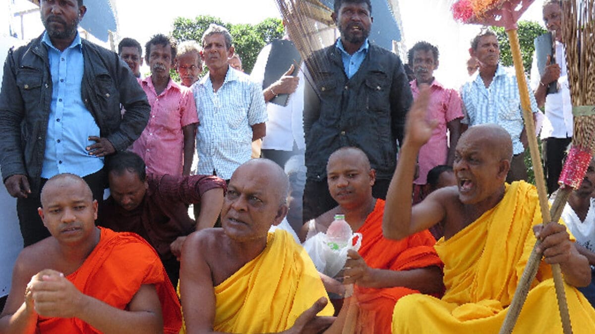 கூச்சலிட்டு குழப்பம் விளைவிக்கும் அம்பிட்டிய சுமன தேரர்! 5 rtjy 103 scaled
