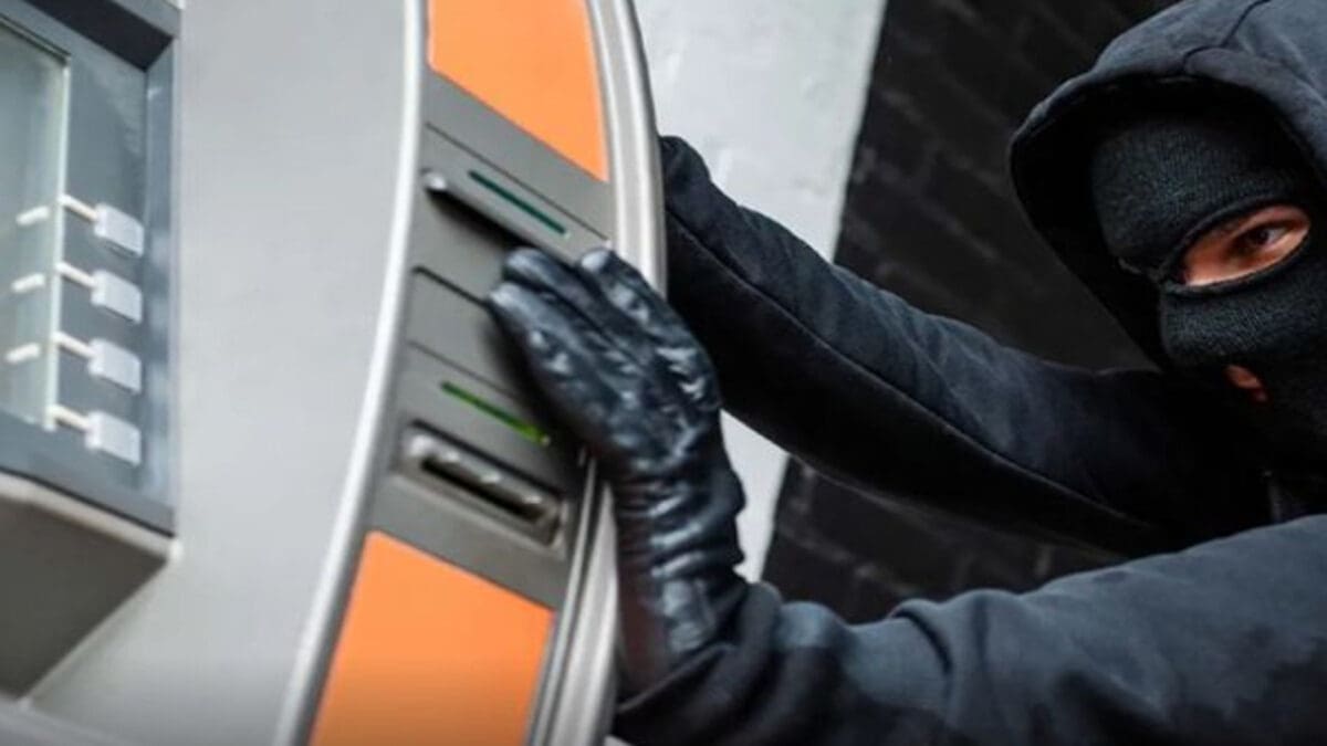 ATM இயந்திரத்தில் இருந்து பணம் கொள்ளை 1 rtjy 142 scaled